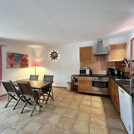 Laurence Porto-Vecchio